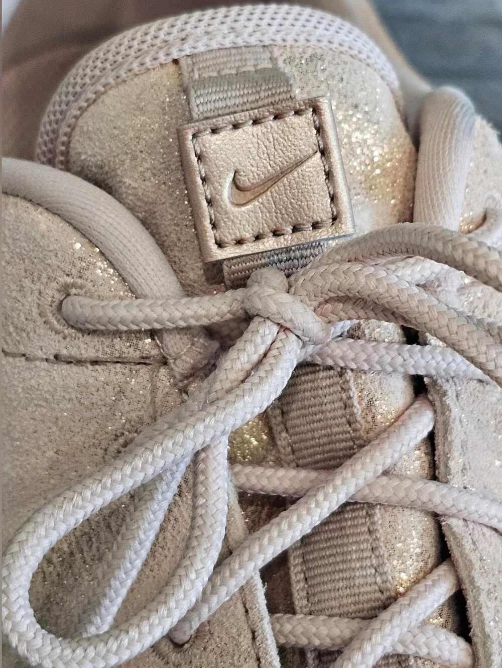 Nike Women’s Roshe Run Glitter Sneakers - Light Pink